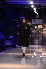 Anil Kapoor walk for Masaba-Satya Paul for PCJ Delhi Couture Week on 2nd Aug 2013 (73).JPG